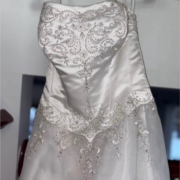 Mon Cheri Elegant White Wedding Dress - Picture 6 of 9